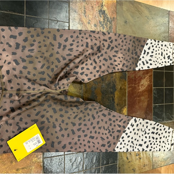 Lole Brand New Panther Print exercise leggings - Picture 3 of 6